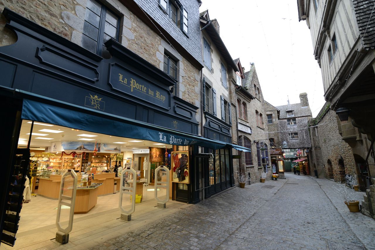 The Vibrant Artery of Pilgrims