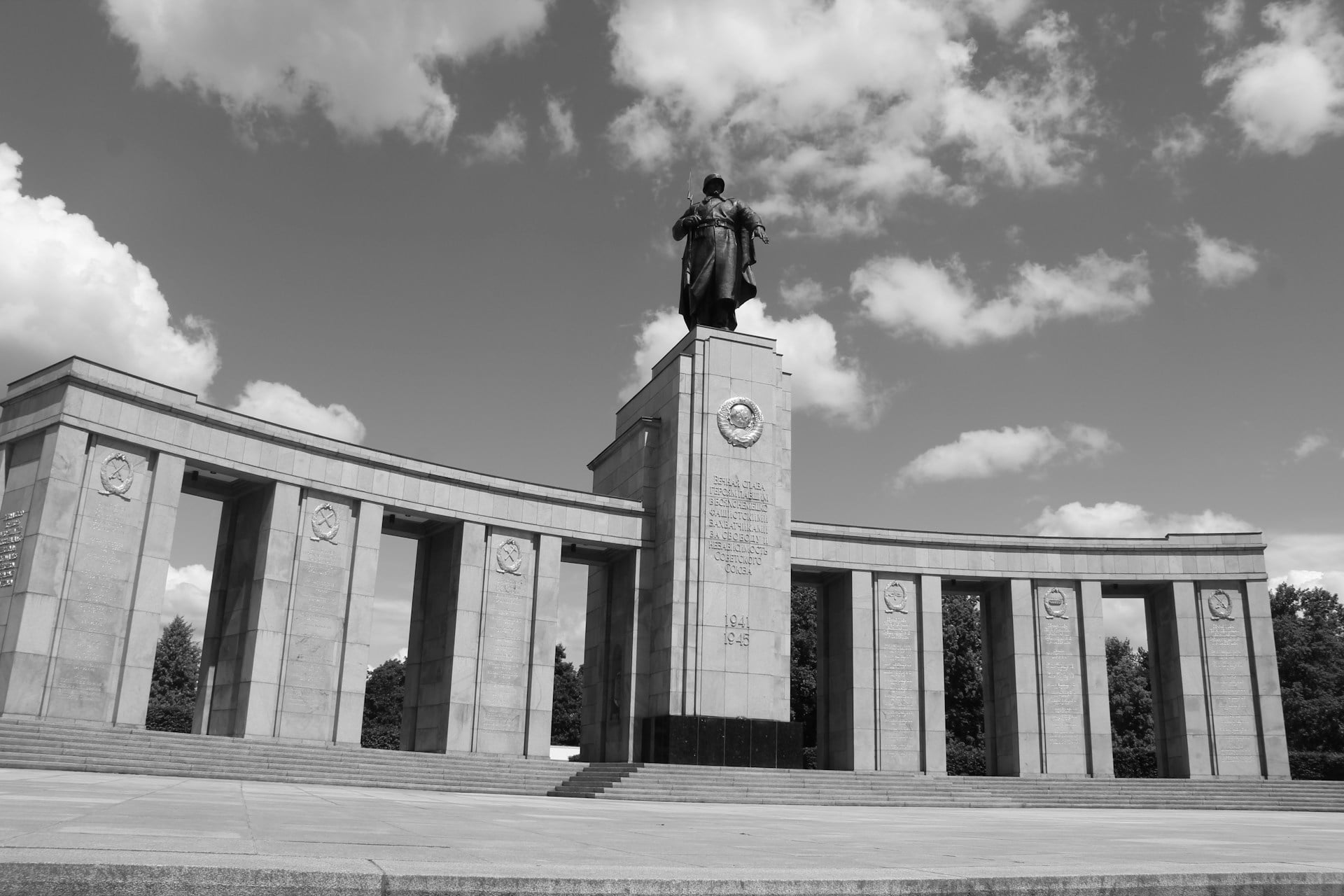 Monumento ai Soldati Sovietici: Carri armati in Centro