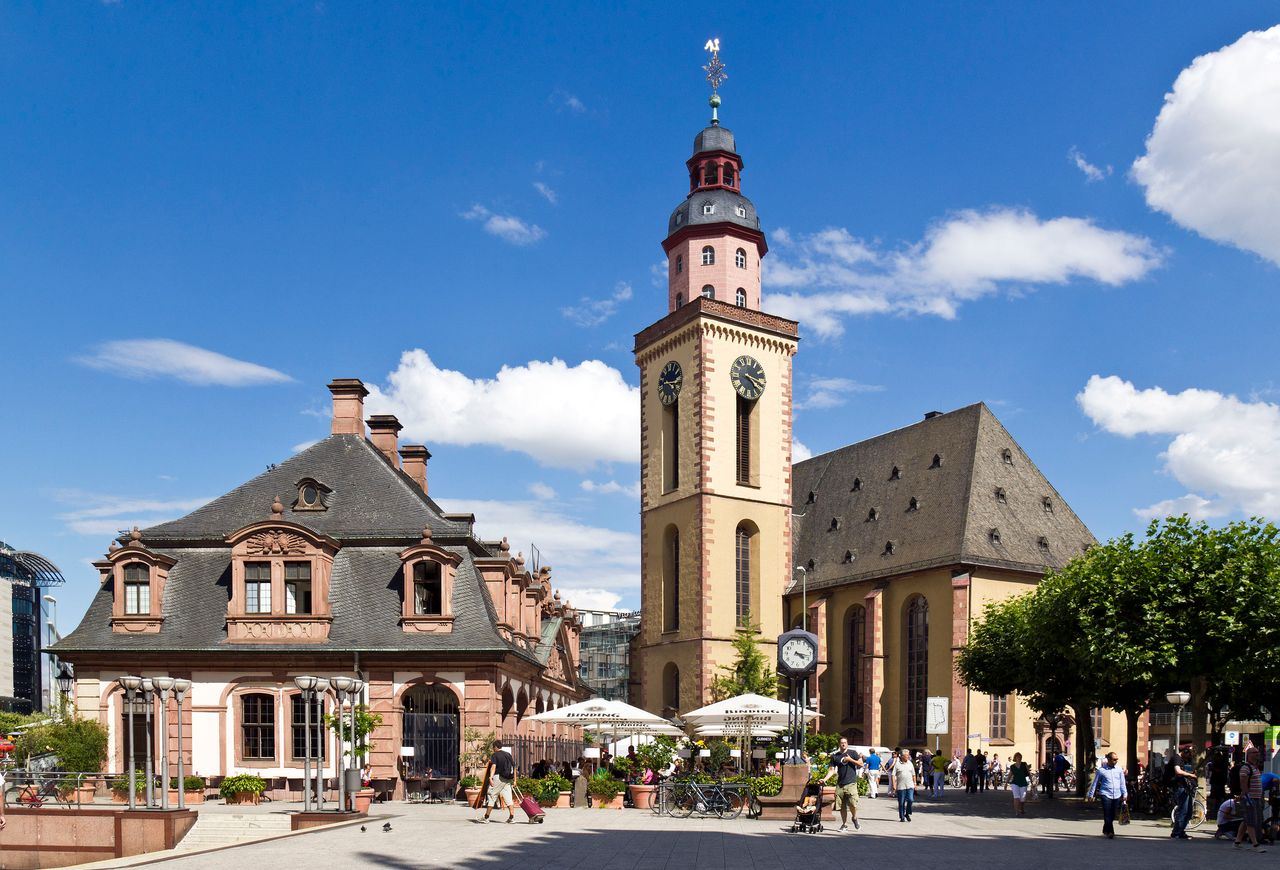 Hauptwache: The heart at the crossroads