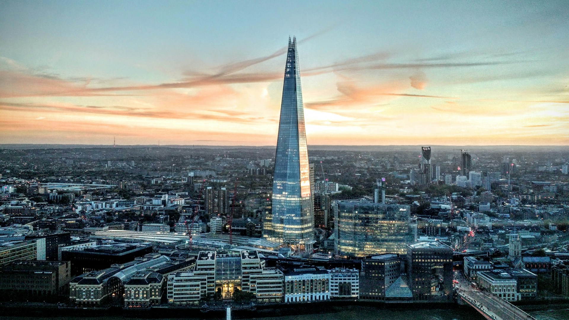 The Shard: Fragmento de Cristal que Penetra el Cielo
