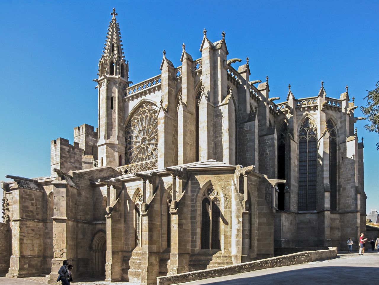 Carcassonne: Between the Bastide and the legendary Cité